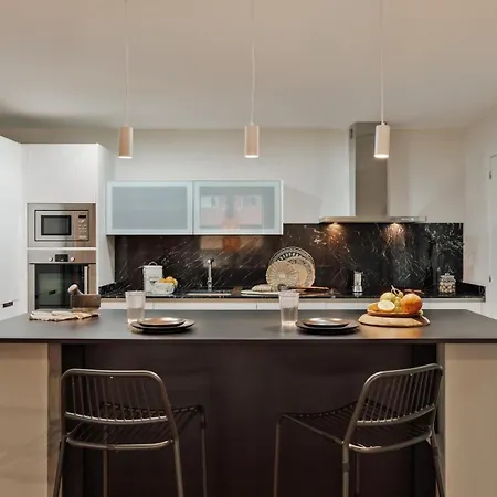 Sark - 3 Bedrooms And Balcony In Sant Gervasi Apartment