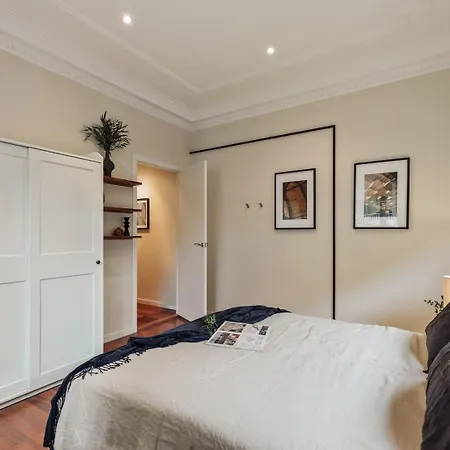 Apartment Sark - 3 Bedrooms And Balcony In Sant Gervasi