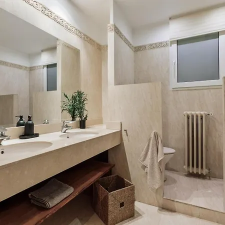 Sark - 3 Bedrooms And Balcony In Sant Gervasi Apartment